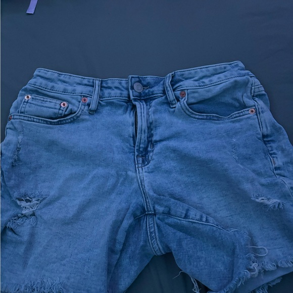 Jean shorts 10$ - Picture 2 of 3